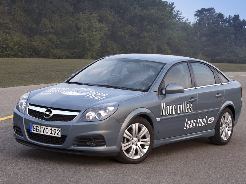 GM zaprezentował prototyp Opla Vectra z benzynowym silnikiem 2,2 ECOTEC HCCI