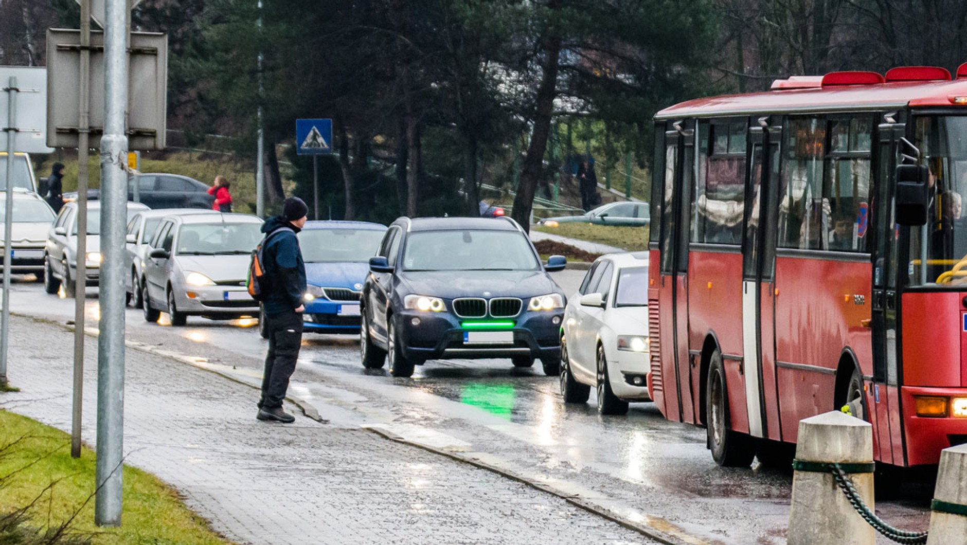 Dodatkowe zielone światło stopu montowane z przodu auta