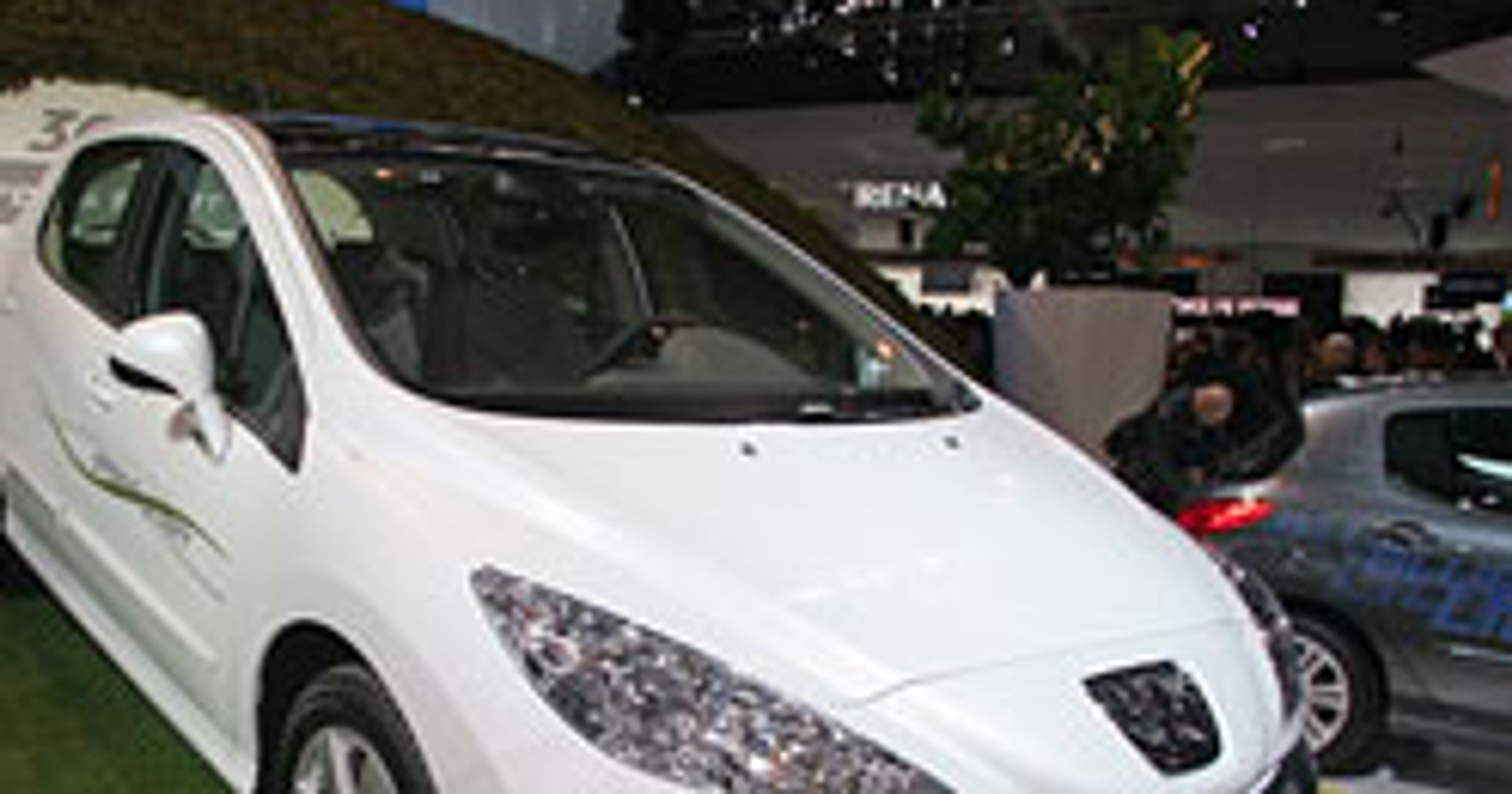 Paryż 2008: Peugeot 308 Stop&Start – prawie jak hybryda
