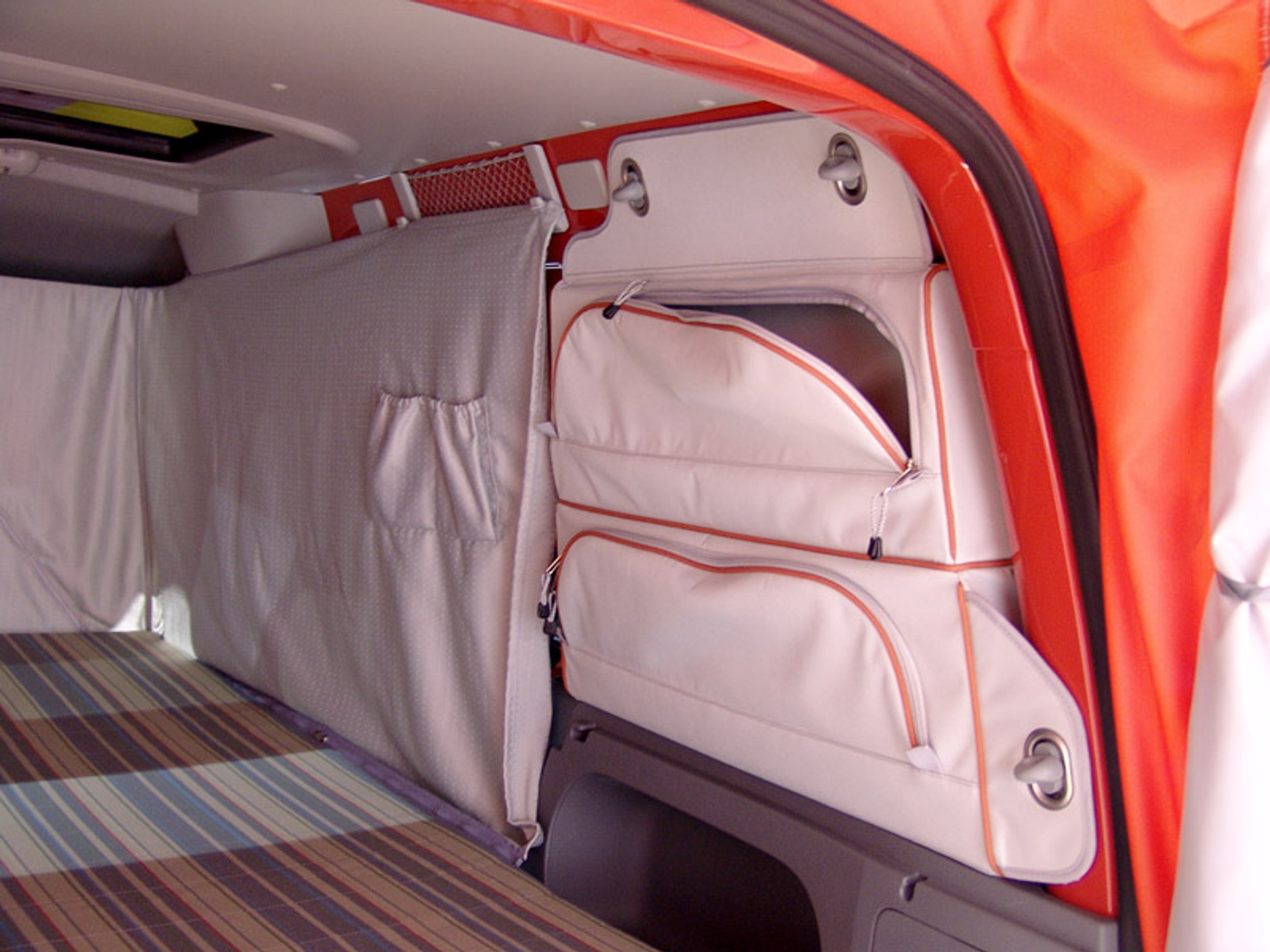 Caravan Salon Düsseldorf 2007: Caddy Life i moda na nowy sezon (fotogaleria)