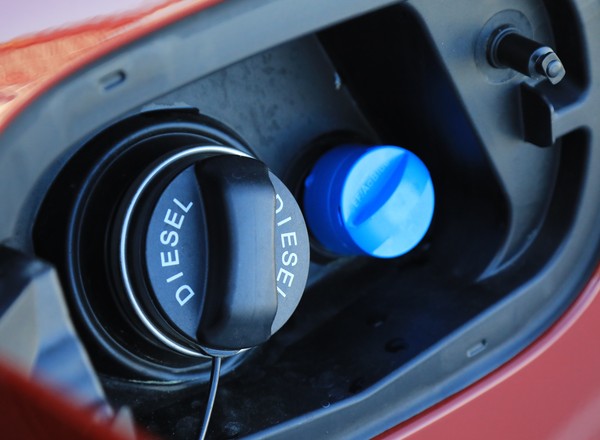 Masz auto z dieslem? Będzie drogo! Nie opłaca się produkcja płynu AdBlue