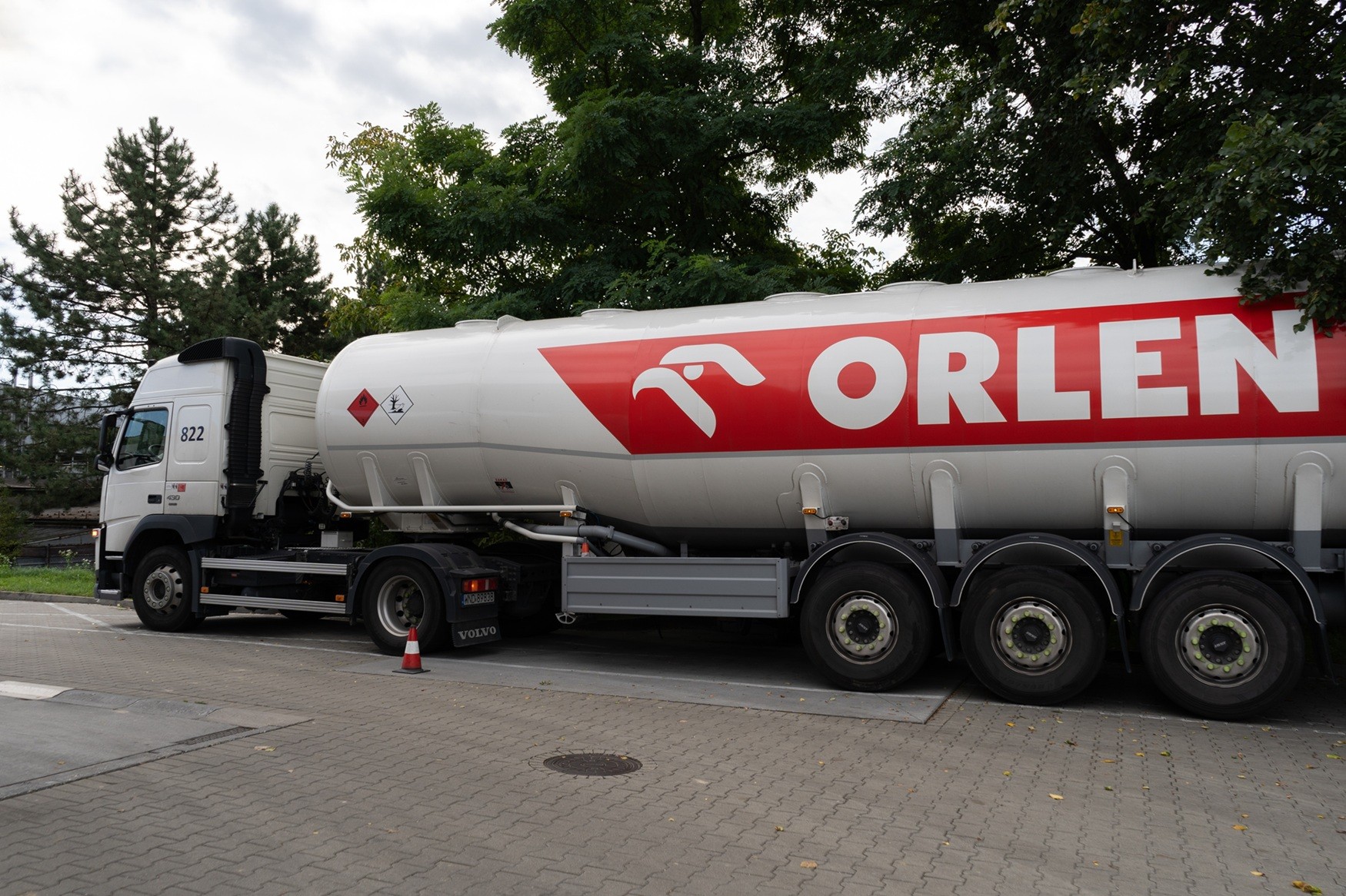 Cysterna z paliwem Orlenu