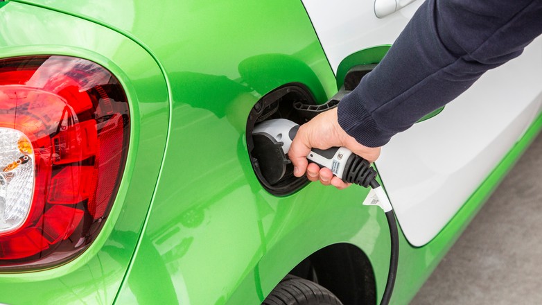 Ładowanie samochodu na prąd