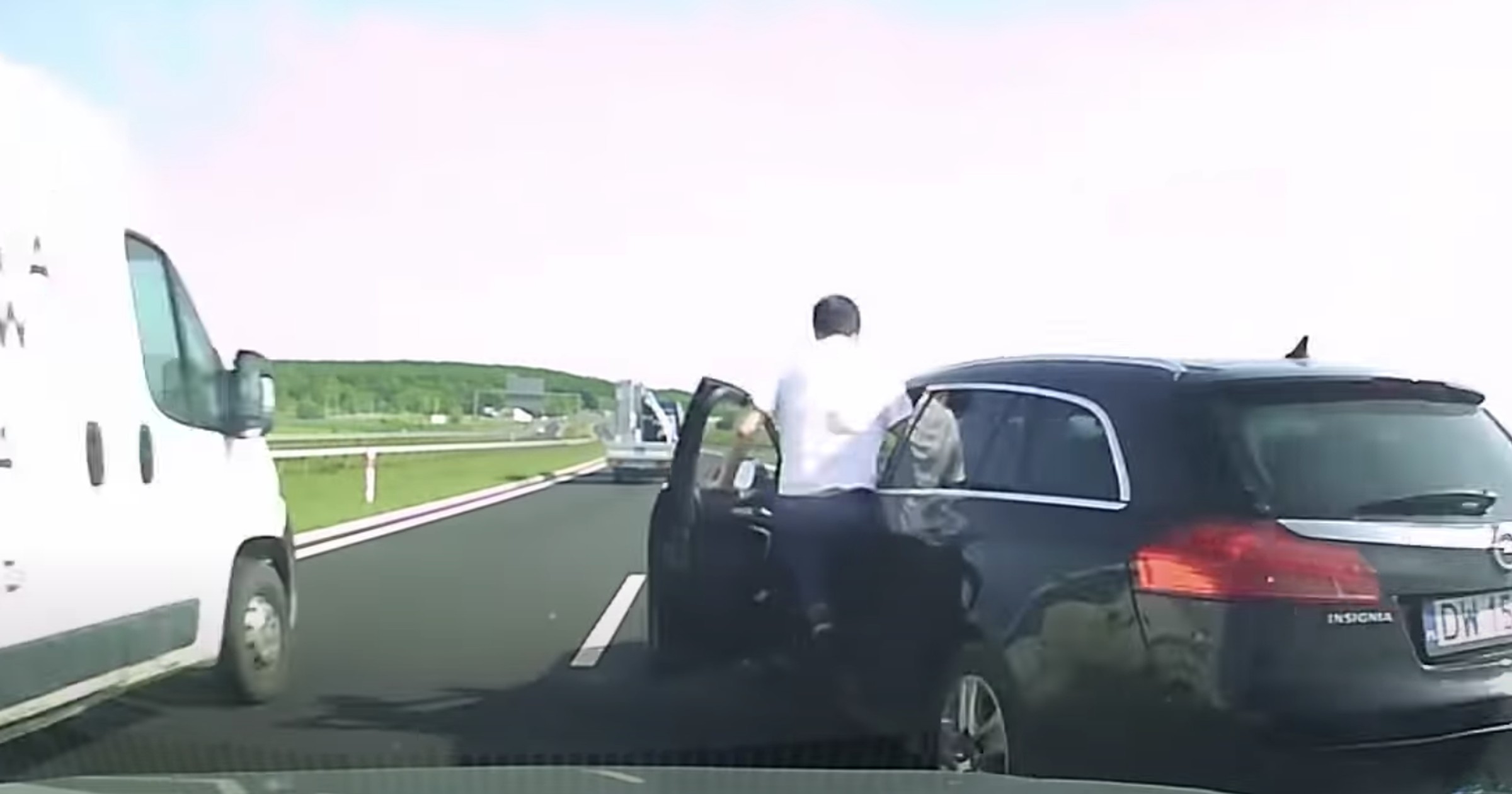 Kierowca gonił swoje auto na ekspresówce