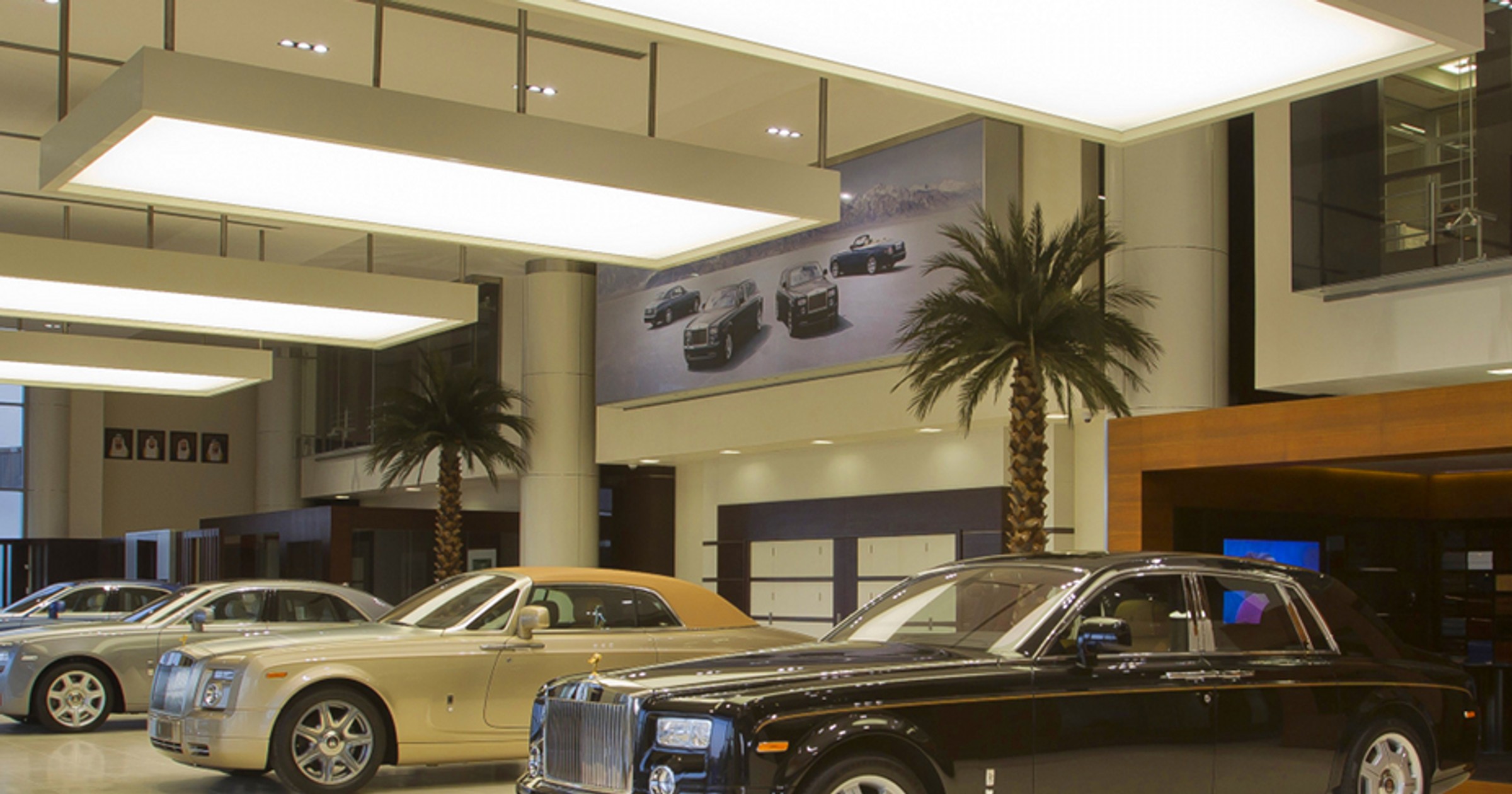 Gdzie jest największy salon Rolls Royce'a?