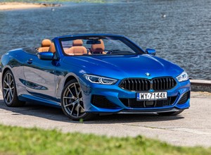 BMW M850i xDrive Cabrio – lato wjechało „na grubo”