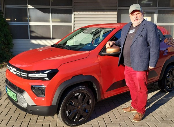 Pierwsza jazda odnowioną Dacią Spring. To najtańszy „elektryk" na rynku