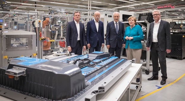Mercedes: 500 milionów euro na fabrykę akumulatorów do aut elektrycznych
