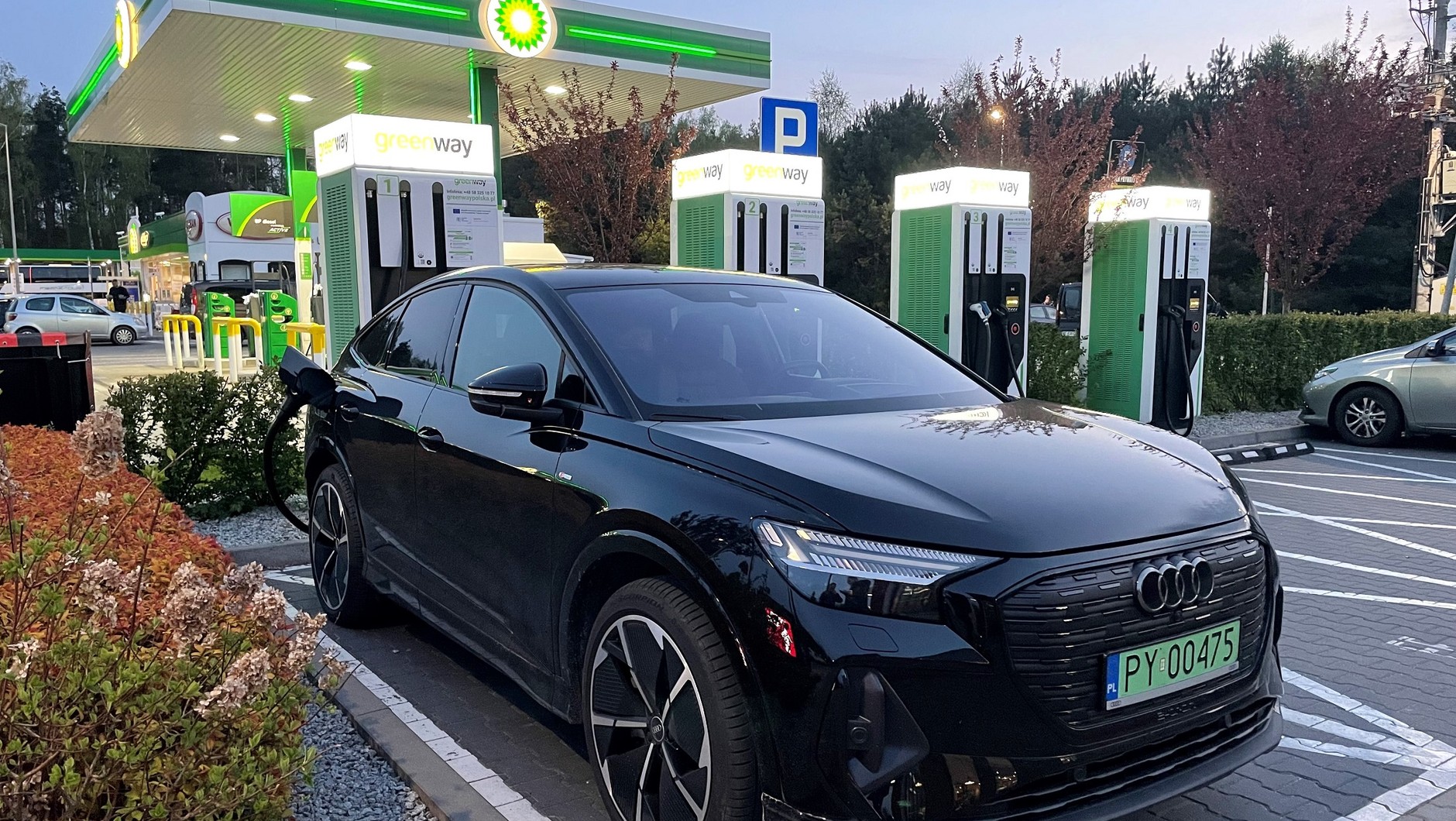 Zająłem słupek 150 kW, a obok trzy wolne 100 kW. To była zła decyzja