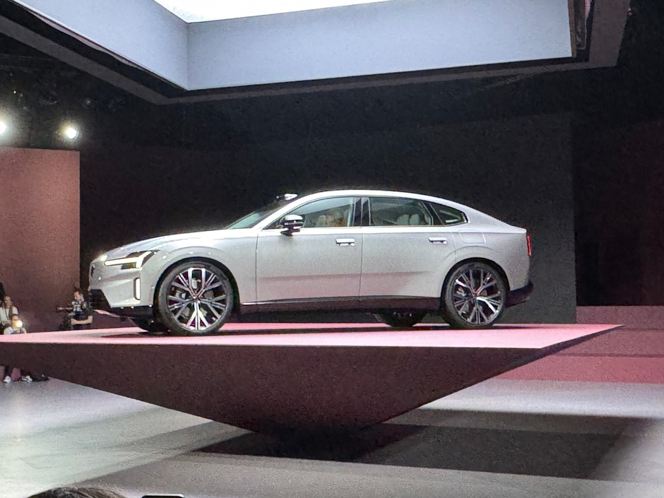Volvo ES90 2025
