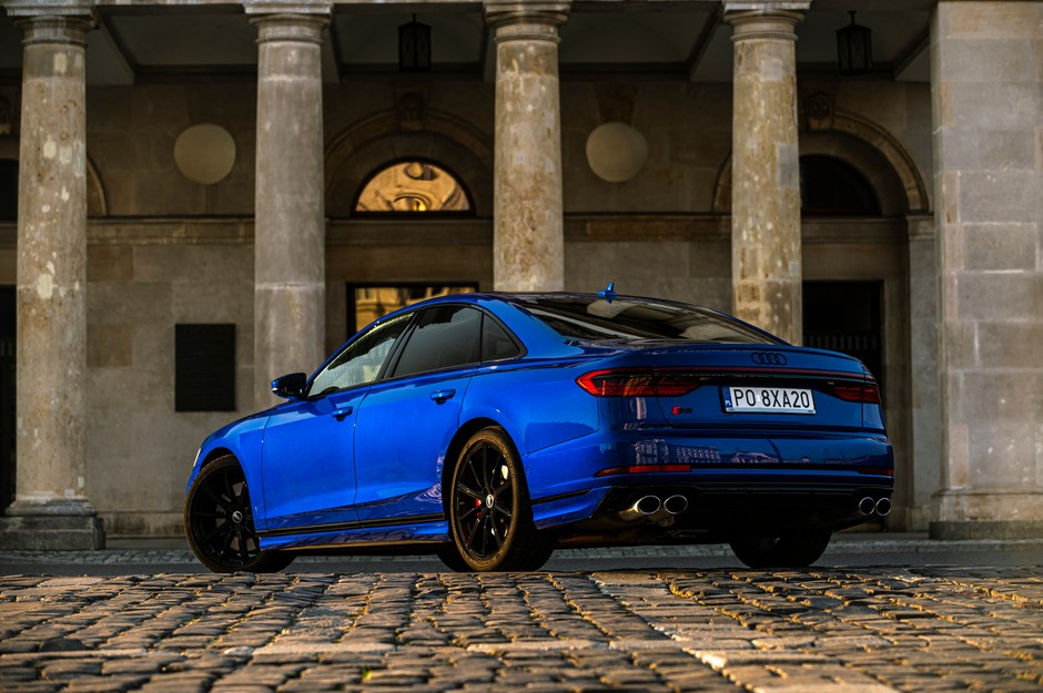 Audi S8