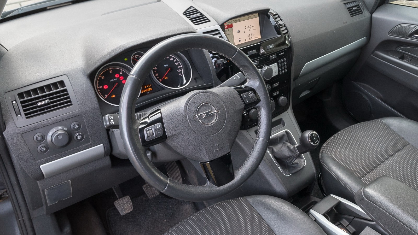 Opel Zafira B: koszty od zakupu do auta „na gotowo”