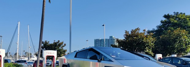 Tesla Cybertruck na wojskowym poligonie. Nietypowe zastosowanie elektrycznego pick-upa