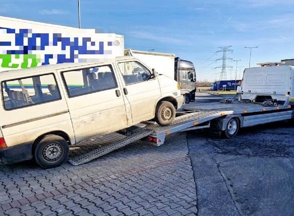 "Myszkowanie" T4 na A4 będzie miało finał w sądzie. Zareagował inny kierowca