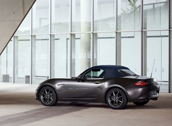 Mazda MX-5 po liftingu będzie zwinniejsza. Wygląd został po staremu