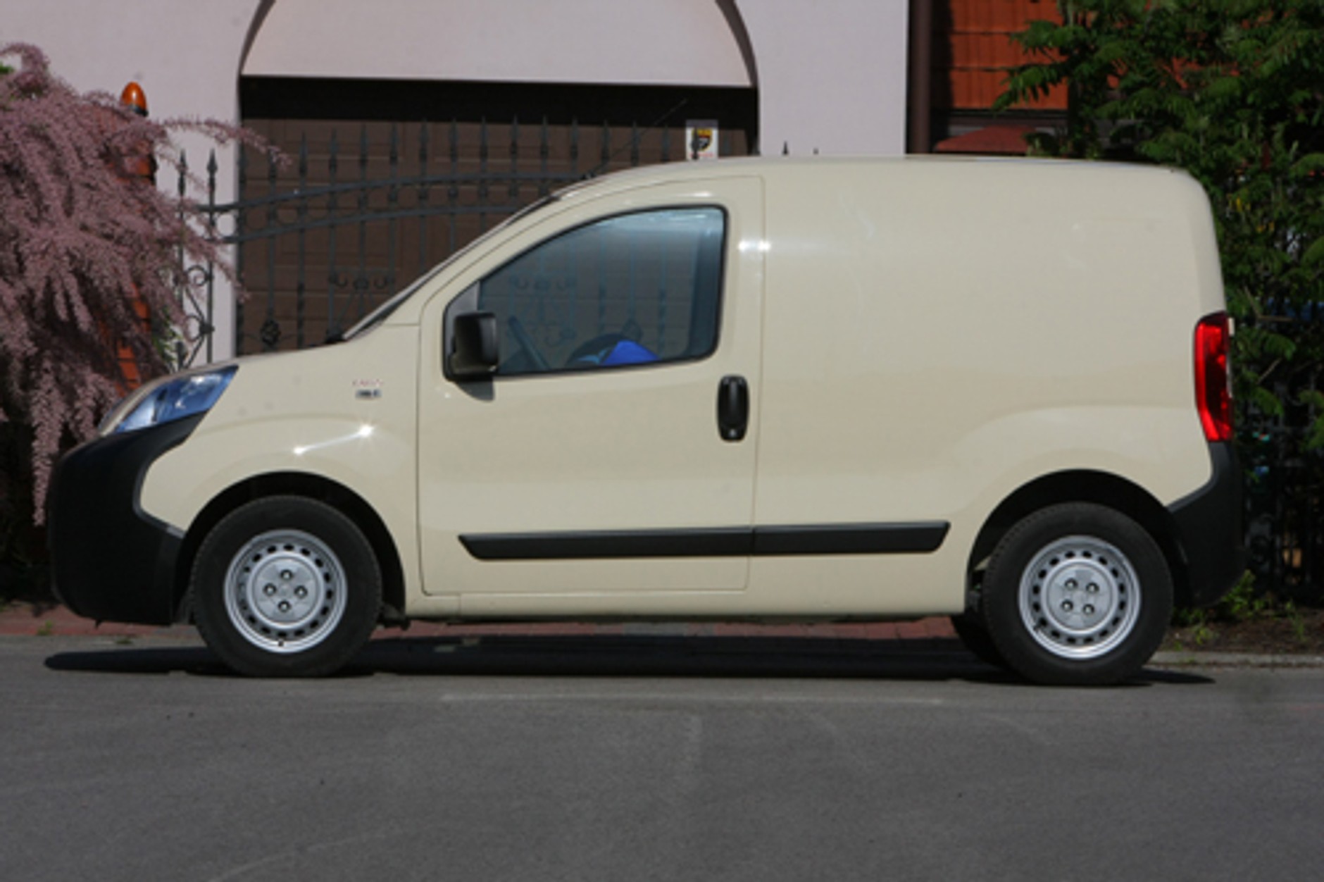 Citroen Nemo - Pękata miniaturka