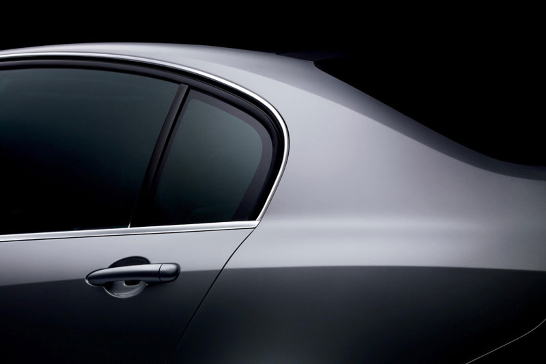 Nowy Renault Laguna – zaskakujący design (pierwsze zdjęcia)