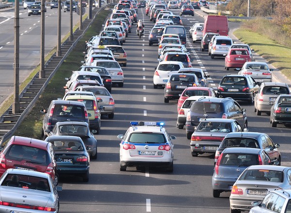 Korytarz życia i jazda na suwak – będą obowiązkowe