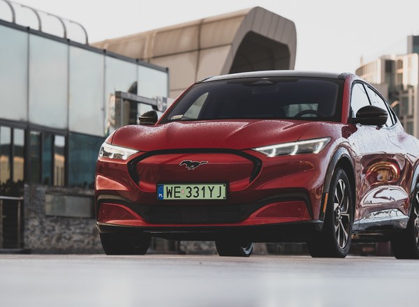 Zdalne aktualizacje samochodów - Ford stawia na nocne zmiany