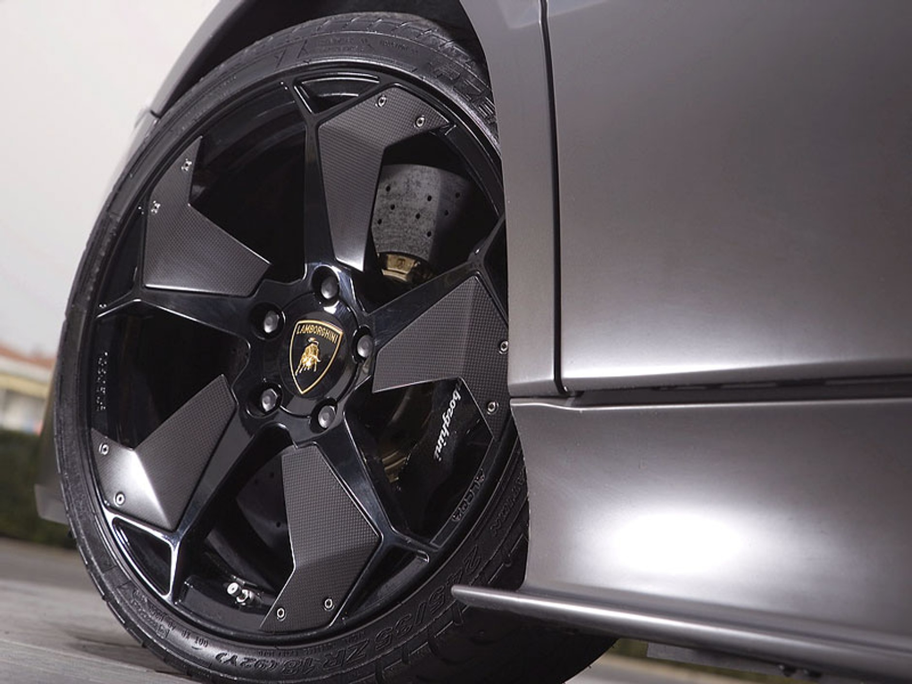 Lamborghini Reventon: zacisze z krewnym odrzutowca (fotogaleria)