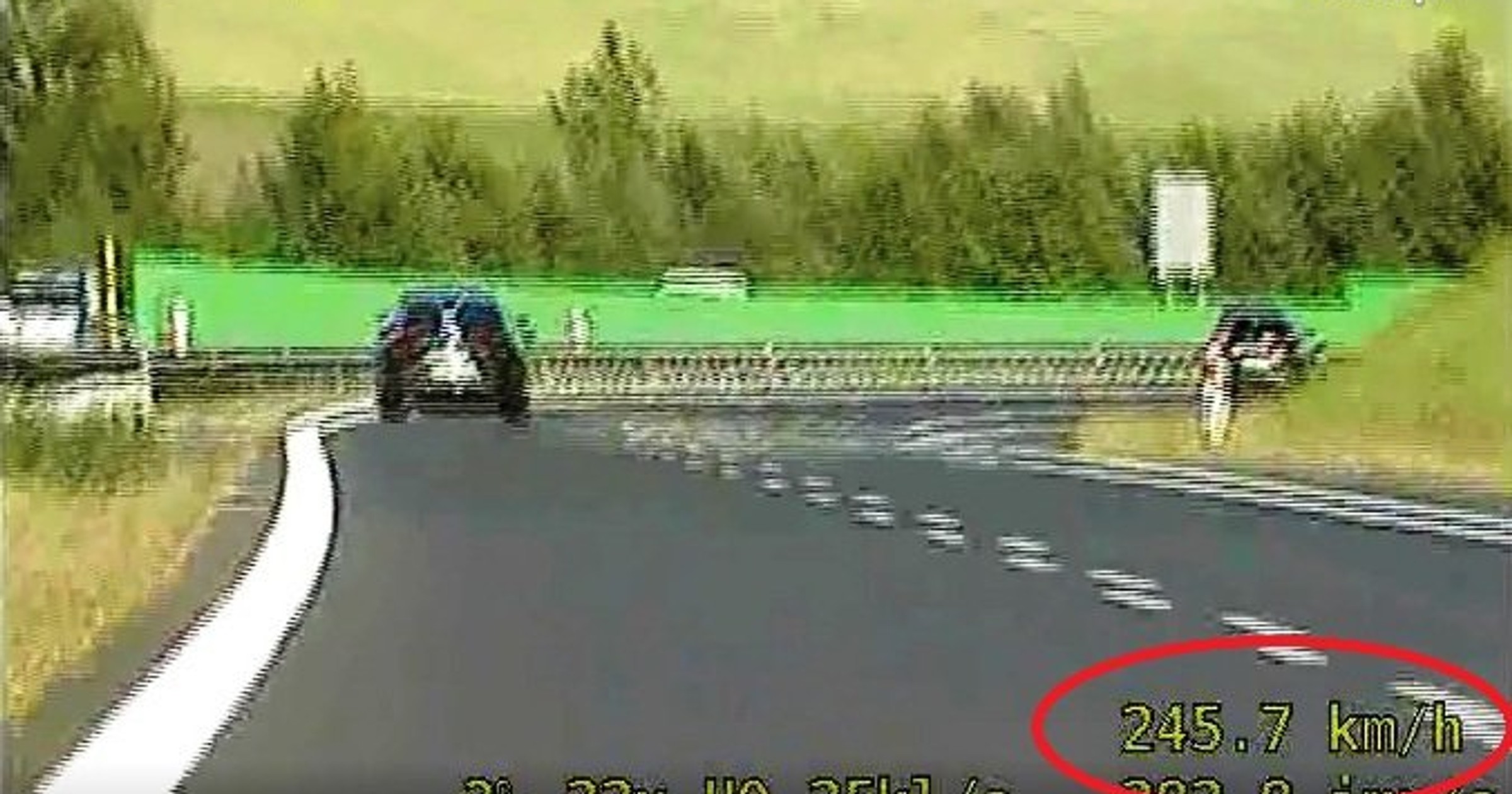 Kierowca Mercedesa jechał ponad 240 km/h