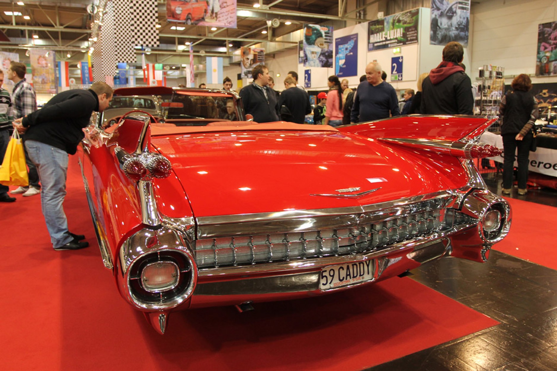 Essen Motor Show 2012: auta, motocykle i gorące dziewczyny