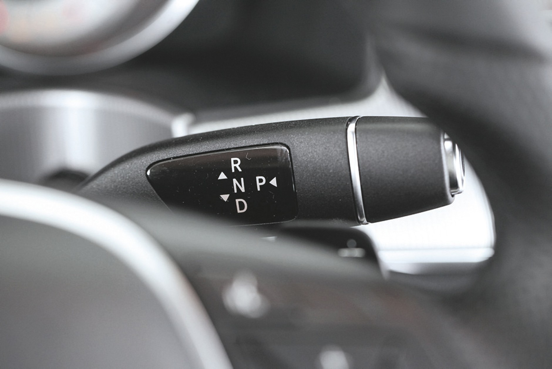 Merdedes E200 CDI, przełącznik biegów