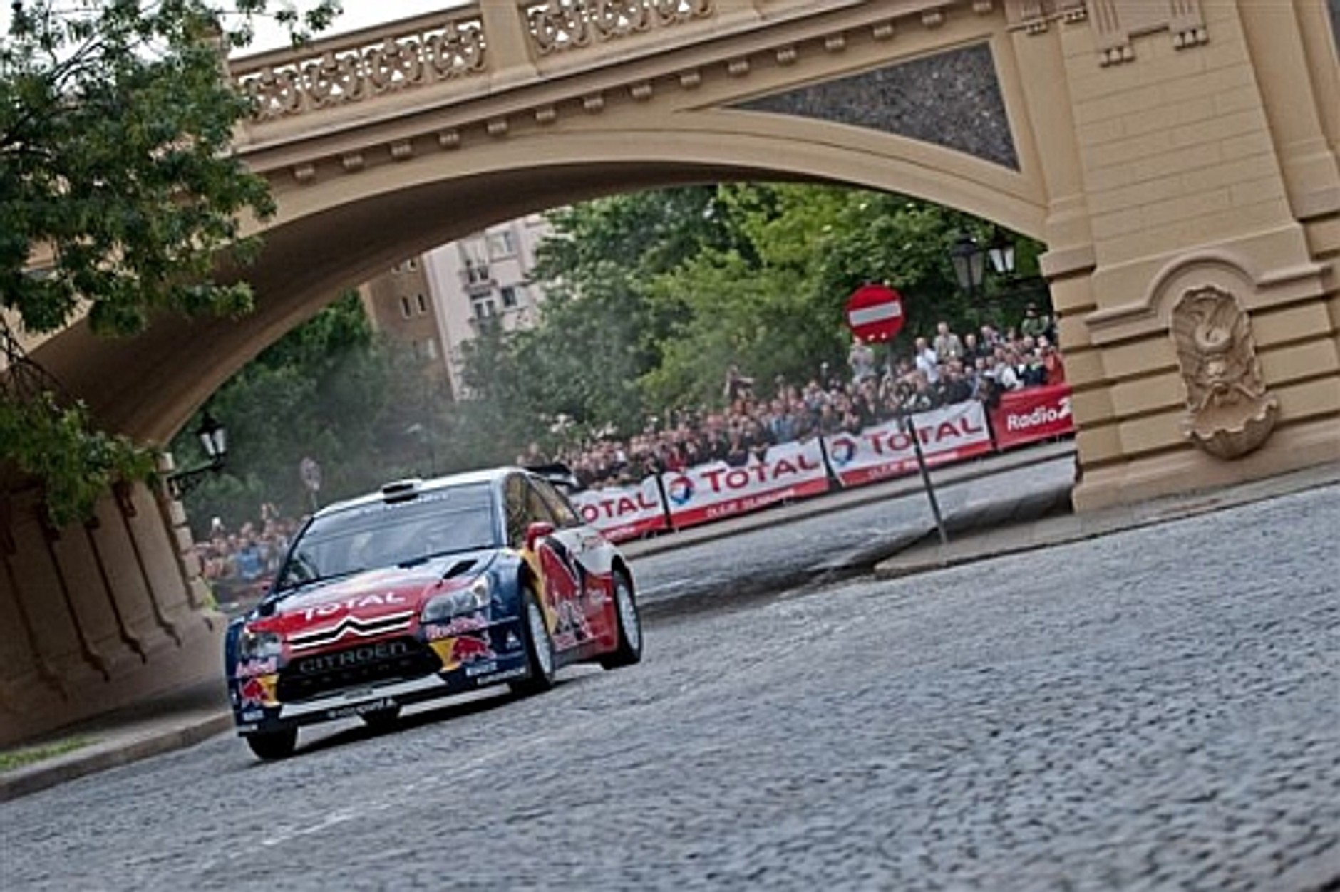 Loeb i Sardo pokazali co potrafią: Huczne powitanie mistrzów na Karowej