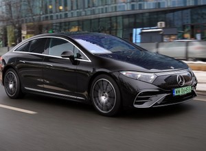 Mercedes EQS w teście łosia wypadł gorzej, niż Klasa S
