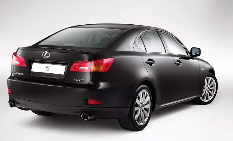 Lexus IS 250 SR: sportowe wyposażenie dla podstawowego modelu