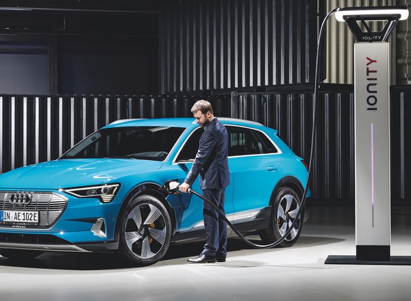 Audi e-tron - cztery pierścienie pod napięciem