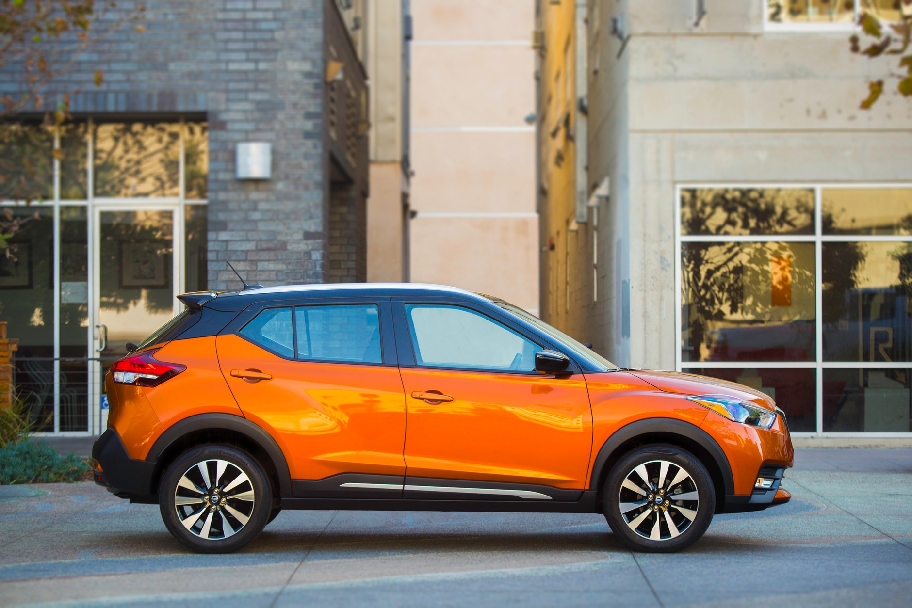 Nissan Kicks. Rok temu trafił do salonów w Brazylii. Klienci w USA będą go mogli zamawiać dopiero za kilka miesięcy