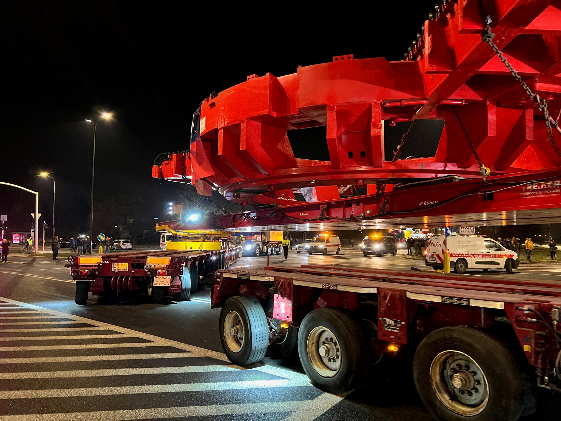 Transport gigantycznej maszyny TBM w Warszawie