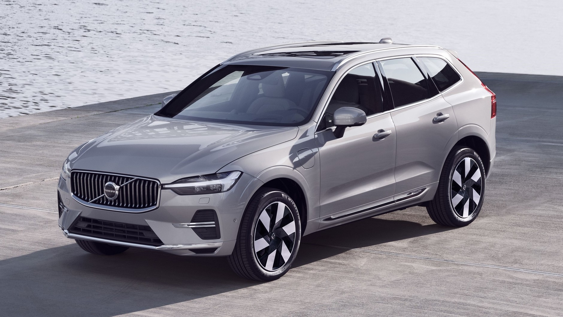 Volvo XC60 (druga generacja; od 2017 r.): najczęściej rejestrowane nowe auto premium w Polsce w okresie styczeń-kwiecień 2024 r.