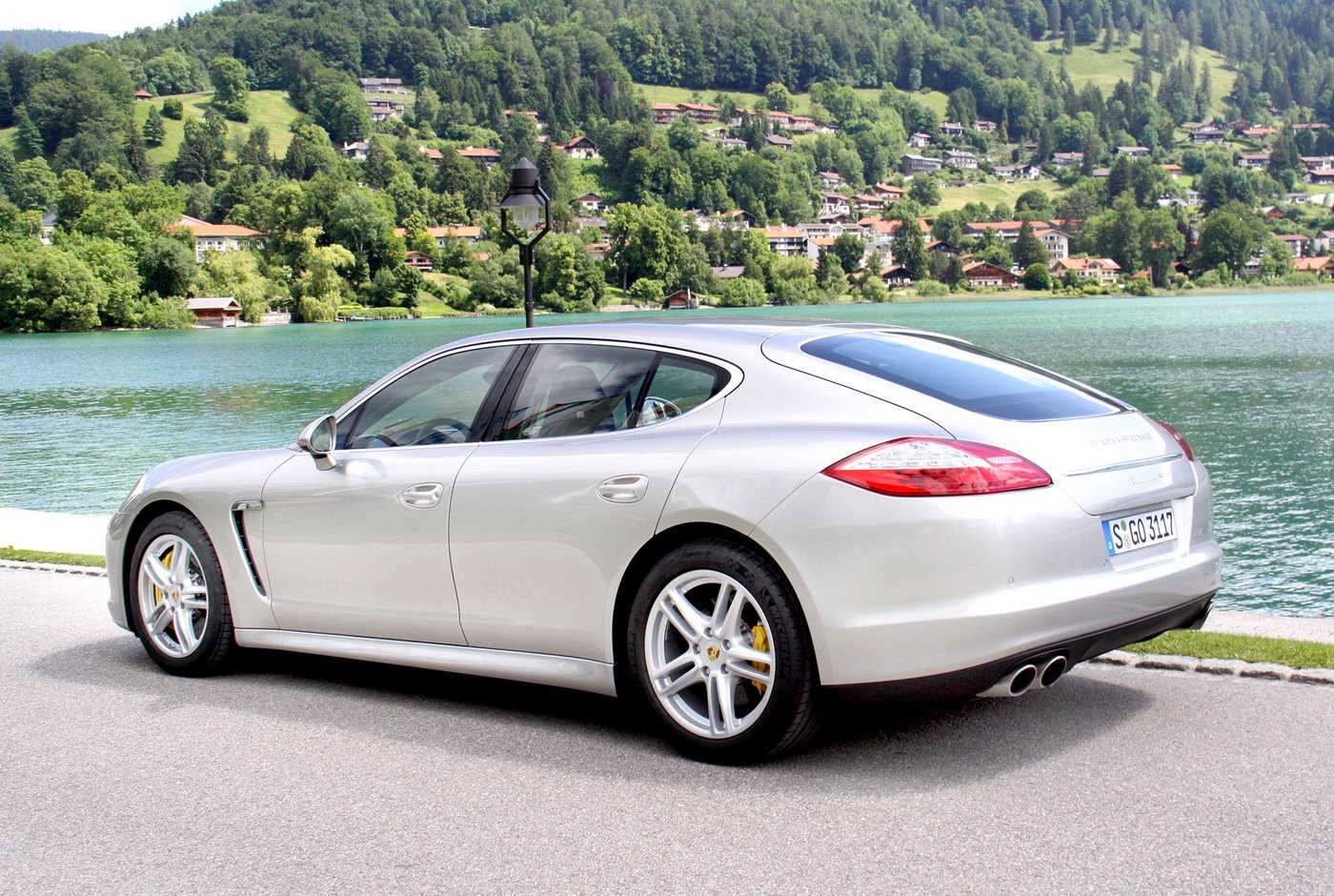 Porsche Panamera Turbo - Najszybszy sedan na torze Nurburgring (Wideo)