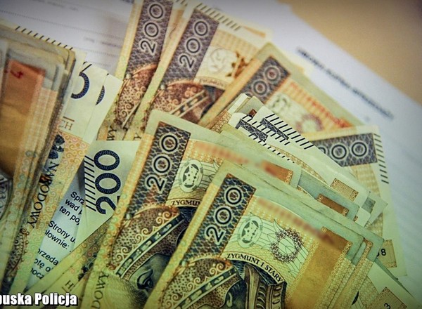 Działali metodą "na wypadek". Seniorka traciła 68 tys. zł