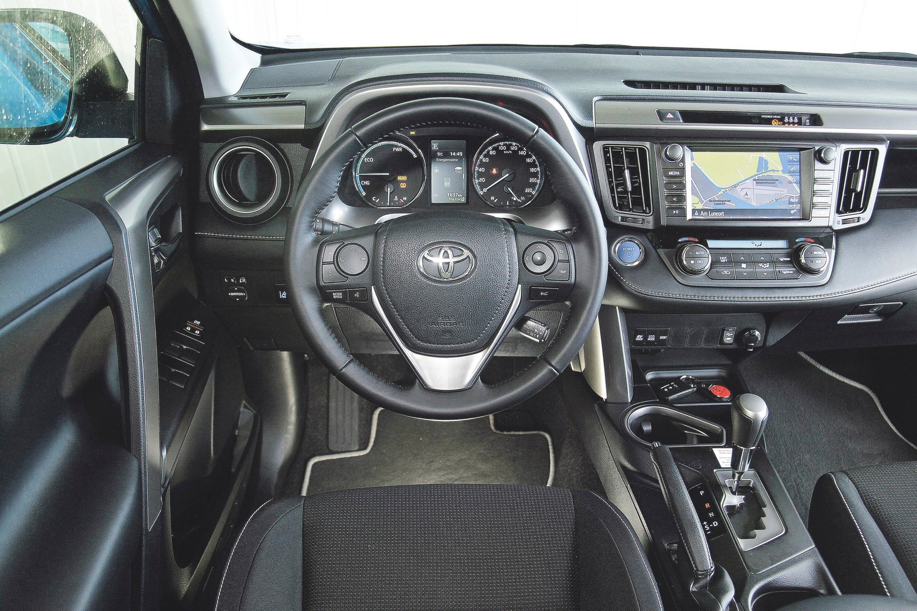 Hybrydowi pogromcy diesli - Mitsubishi Outlander PHEV i Toyota RAV4 Hybrid