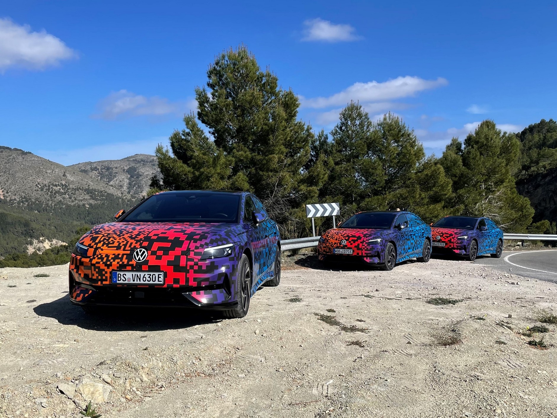 Pierwsza jazda zamaskowanym Volkswagenem ID.7