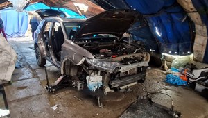 Policjanci rozbili kolejną dziuplę samochodową. Co czwarte auto ginie w Warszawie