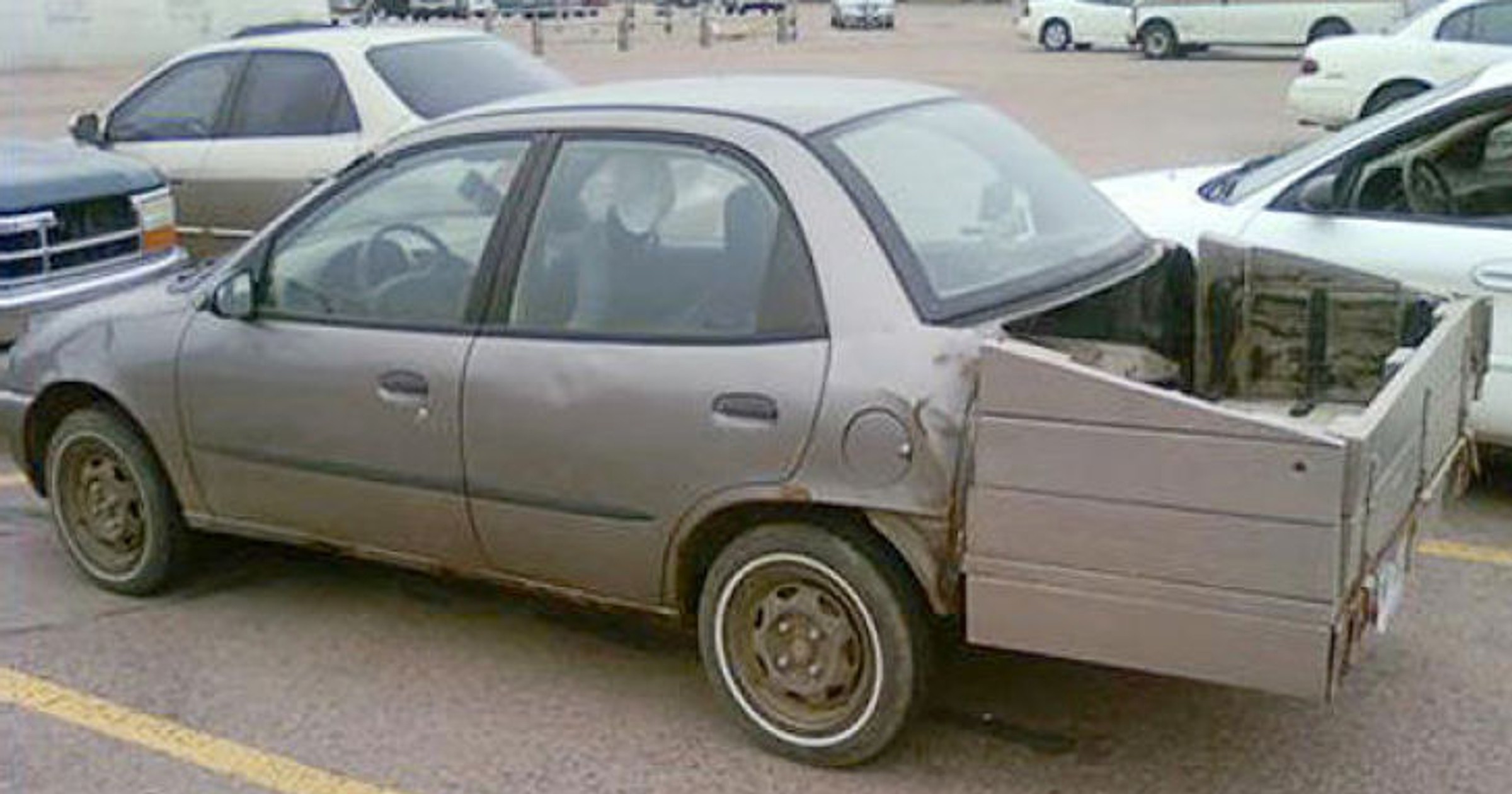 Kuriose-Reparaturloesungen-Autoreparatur-729x486-2a4b0db1e8660dff