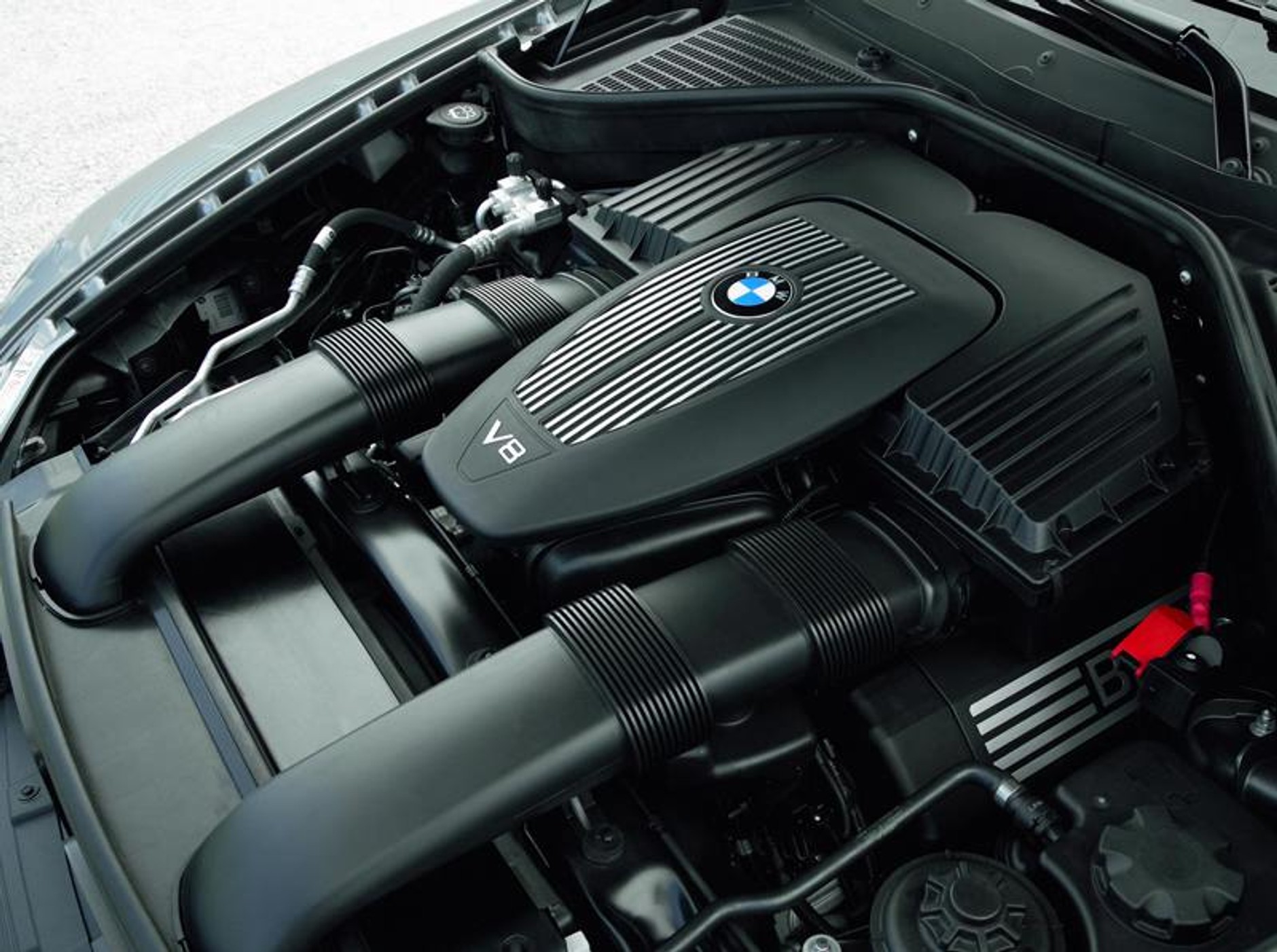 Nowe BMW X5: oficjalne zdjęcia i kompletne informacje