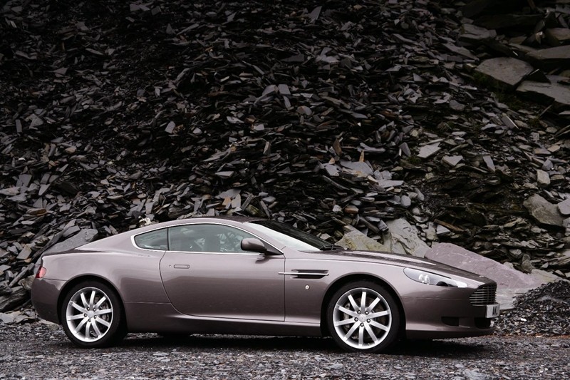Aston Martin pojawił się w Polsce, na drogach będzie teraz piękniej