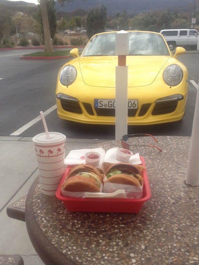 Burgery w USA można zjeść dosłownie na każdym skrzyżowaniu, fot. AK