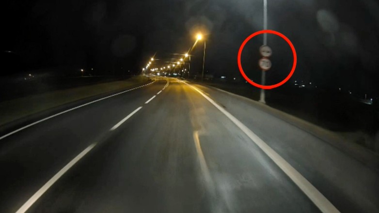 Kierowca dostawczaka wyprzedzał za wszelką cenę. Został nagrany