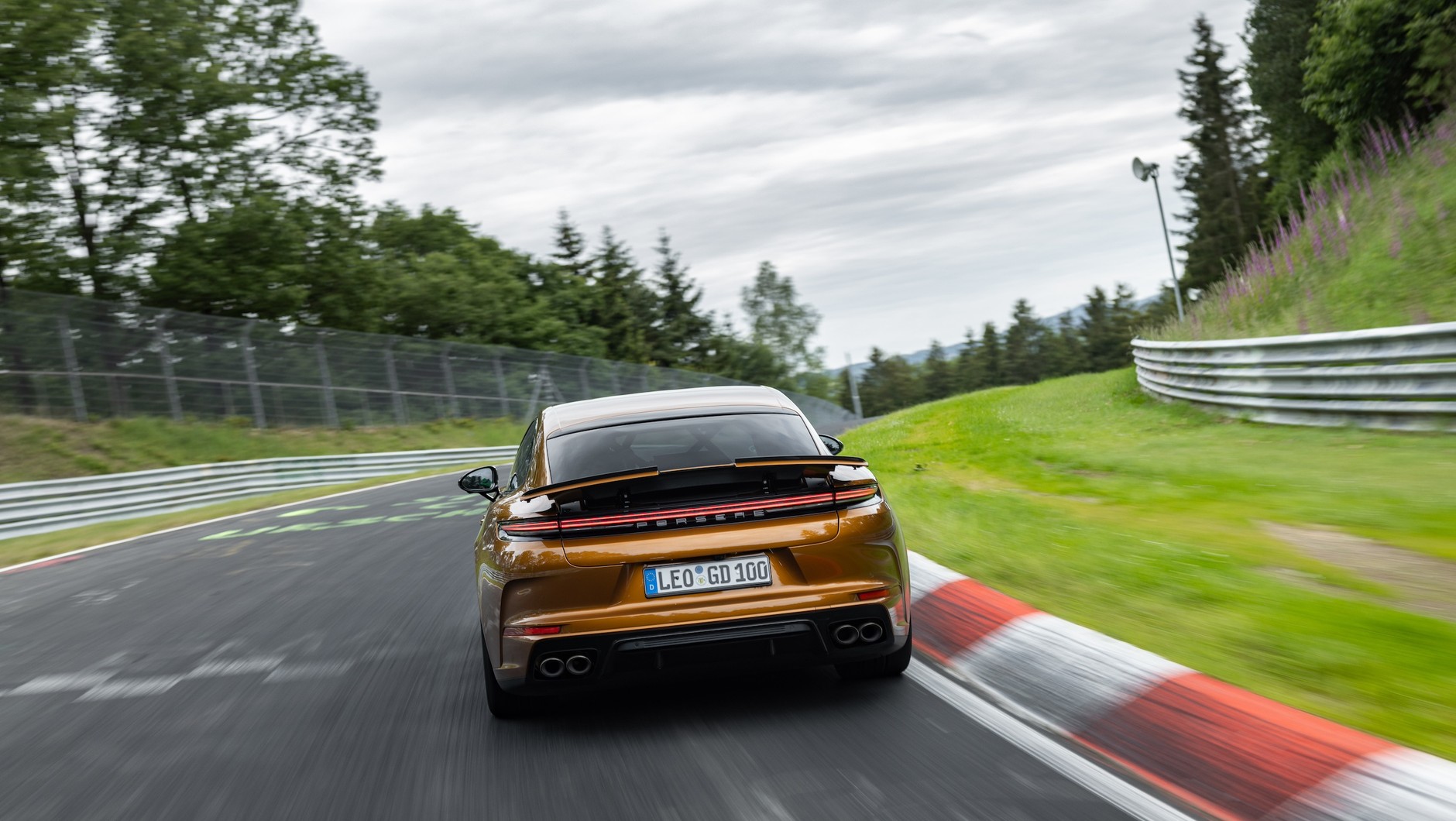 Porsche Panamera na torze Nurburgring