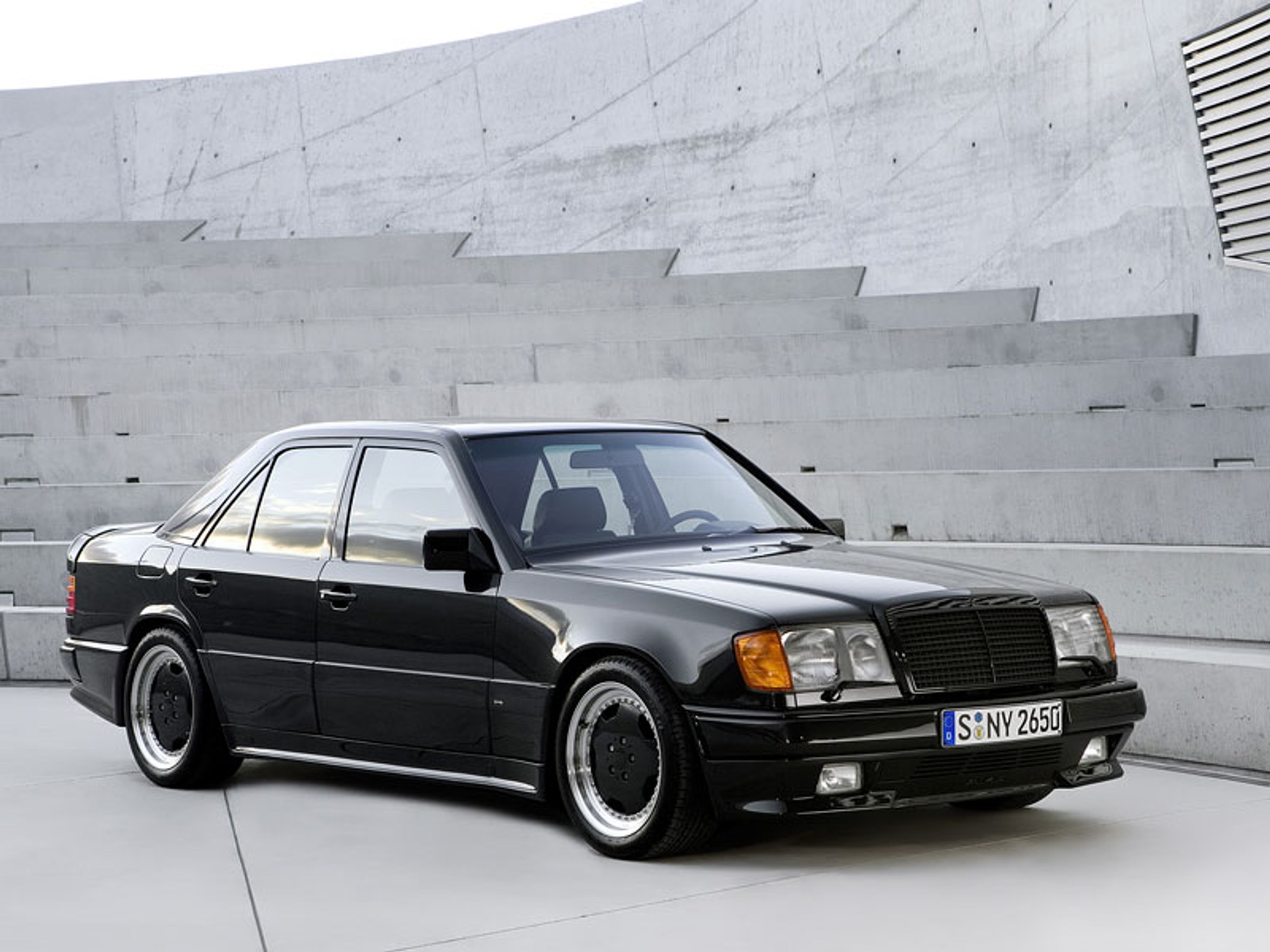 AMG obchodzi czterdziestkę