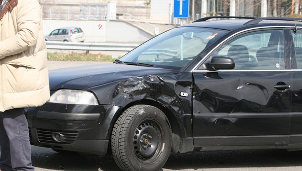 Jak bronić się przed metodą na stłuczkę? Nawet policja poleca jeden sposób