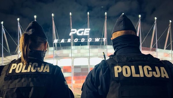 Próbowali ukraść Toyotę kibica podczas meczu Polska — Holandia