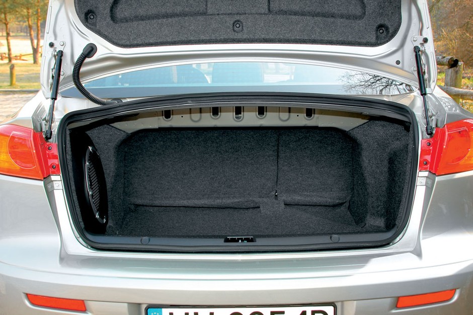 Mitsubishi Lancer - ciekawy styl i dobra trwałość