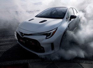 Toyota pokazała nowy hit. Światowa premiera rasowego GTI przed nowym sezonem driftu